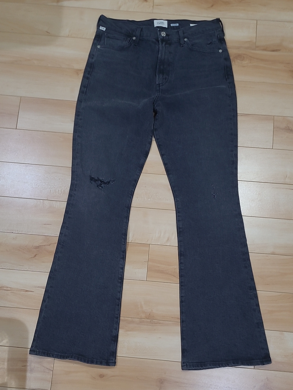 Citizens Of Humanity Women's Size 29 Black Flared Jeans with Subtle Distress